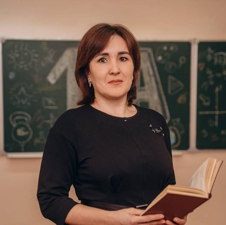Мусина Гульнара Фанисовна, работает преподавателем математики более 18 лет и с 2021 года является ЭКСПЕРТОМ республиканской комиссии по проверке работ ЕГЭ